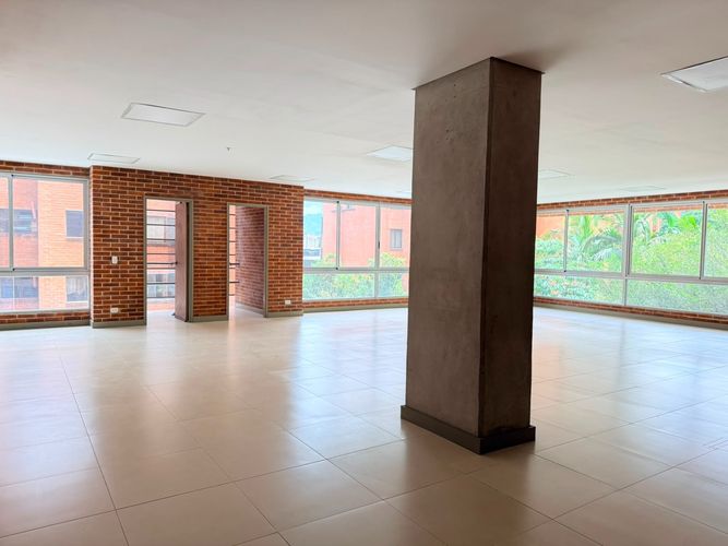 Oficina en arriendo en El Poblado, Medellín, 139 m² · foto 3 de 14