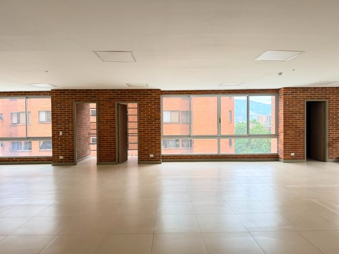 Oficina en arriendo en El Poblado, Medellín, 139 m² · foto 8 de 14