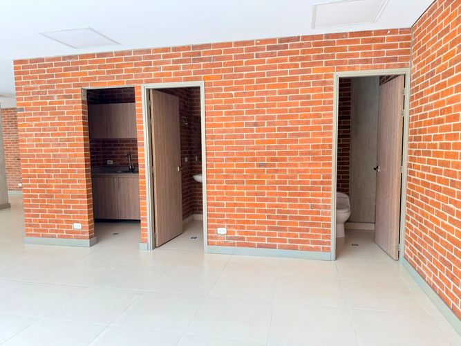 Oficina en arriendo en El Poblado, Medellín, 139 m² · foto 9 de 14