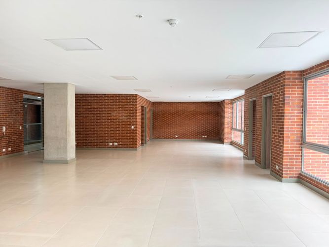 Oficina en arriendo en El Poblado, Medellín, 139 m² · foto 6 de 14