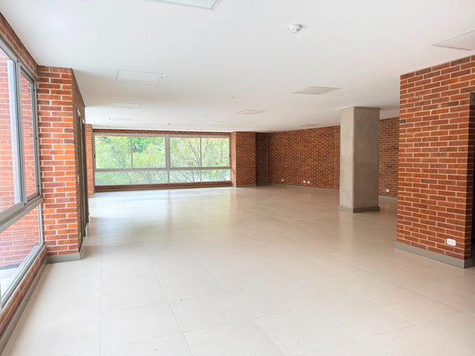 Oficina en arriendo en El Poblado, Medellín, 139 m² · foto 2 de 14