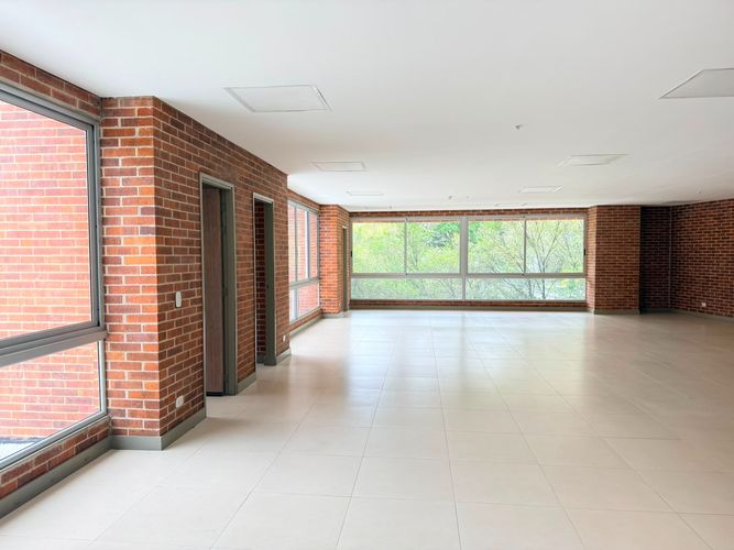 Oficina en arriendo en El Poblado, Medellín, 139 m² · foto 12 de 14