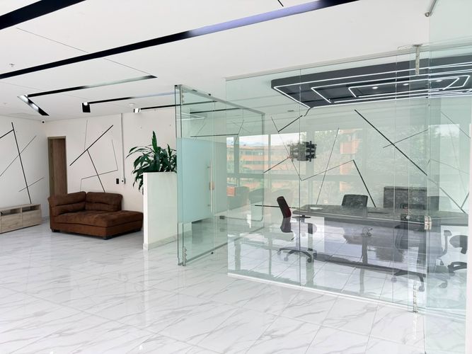 Oficina en arriendo en El Poblado, Medellín, 96 m² · foto 5 de 15