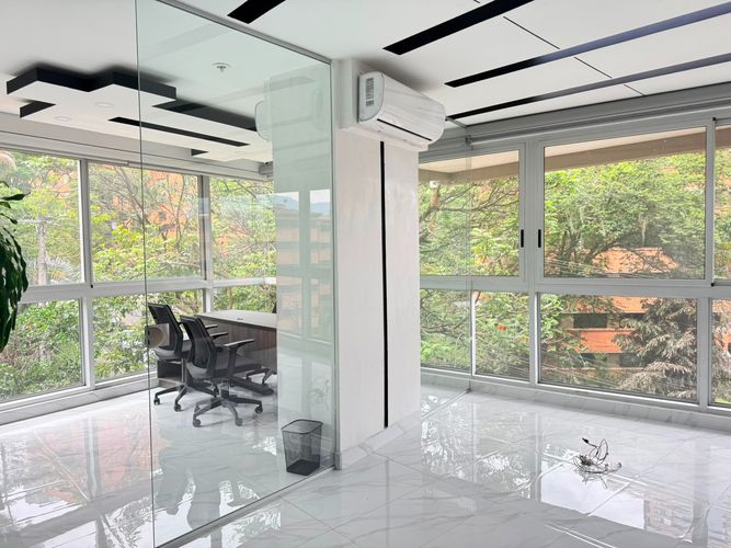 Oficina en arriendo en El Poblado, Medellín, 96 m² · foto 11 de 15