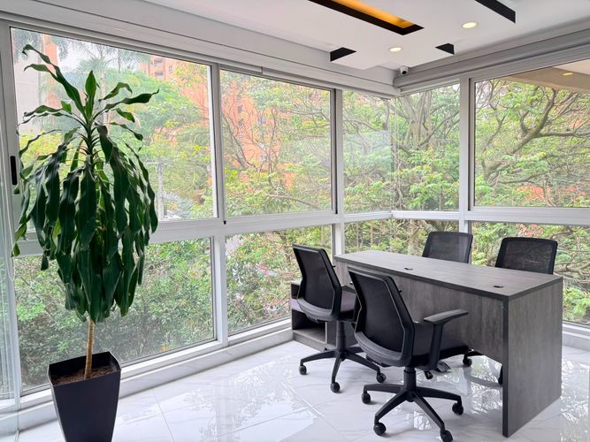 Oficina en arriendo en El Poblado, Medellín, 96 m² · foto 14 de 15