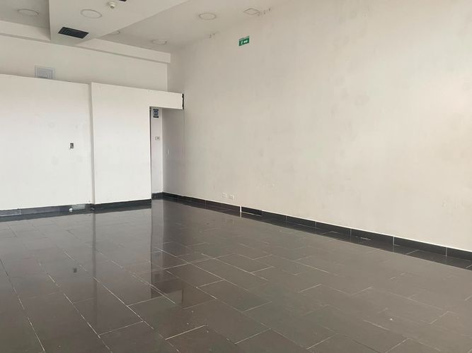 Local en arriendo en El Poblado, Medellín, 51 m² · foto 3 de 5