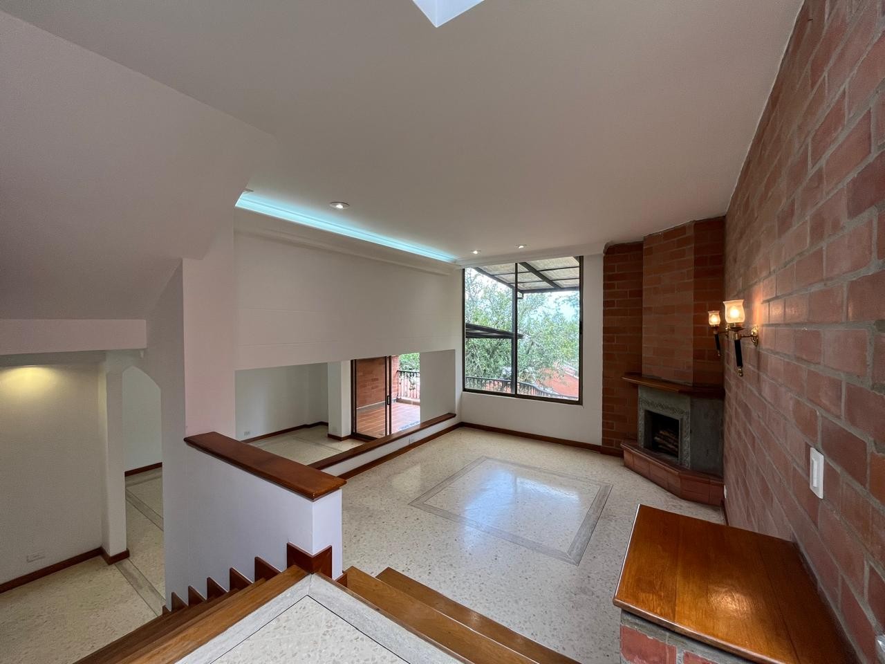 Casa en arriendo en El Poblado, Medellín · foto 2 de 20