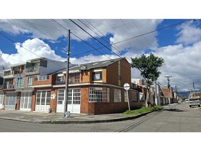 Casa de 4 alcobas en venta en Americas Occidental, Bogotá, 90 m² · foto 2 de 24