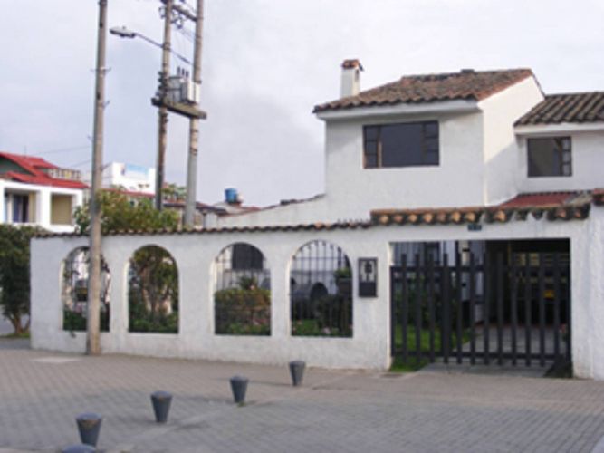 Casa de 4 alcobas en venta en Kennedy Central, Bogotá, 275 m² · foto 2 de 10