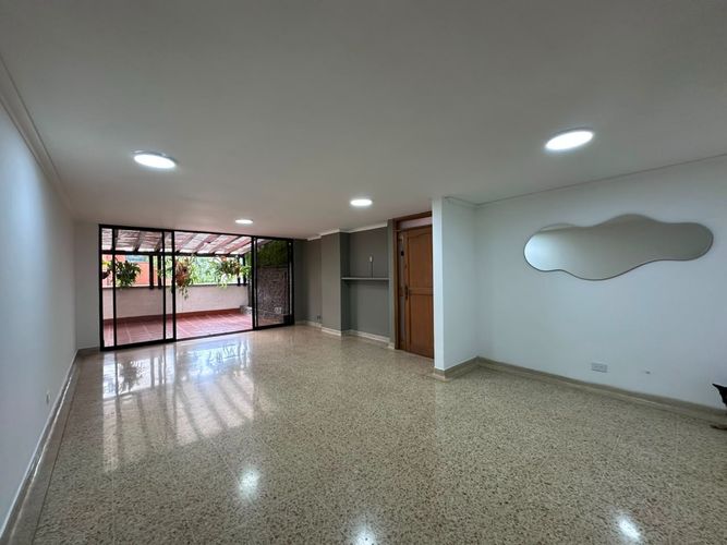 Apartamento de 3 alcobas en arriendo en Las Lomas, Medellín, 145 m² · foto 2 de 18