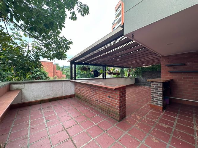 Apartamento de 3 alcobas en arriendo en Las Lomas, Medellín, 145 m² · foto 18 de 18