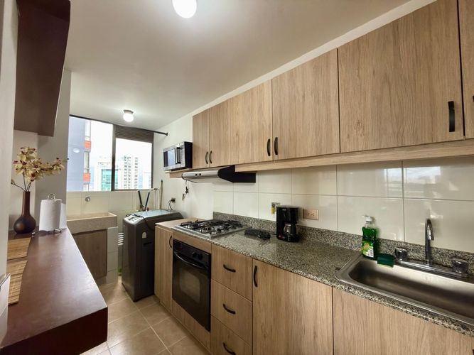 Apartamento de 3 alcobas en arriendo en El Poblado, Medellín, 89 m² · foto 5 de 12
