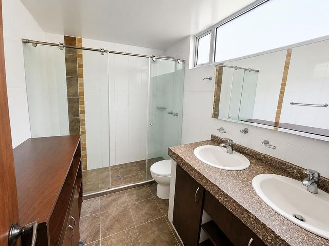Apartamento de 3 alcobas en venta en Pandiaco, Pasto, 131 m² · foto 6 de 9
