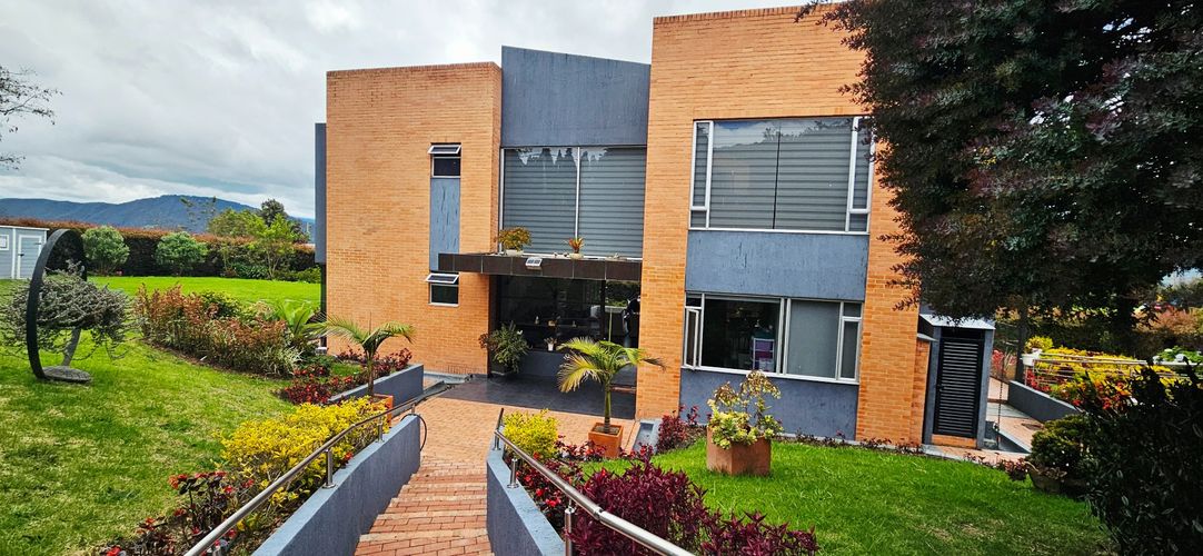 Casa de 4 alcobas en arriendo en Yerbabuena, Sopó, 260 m² · foto 3 de 24