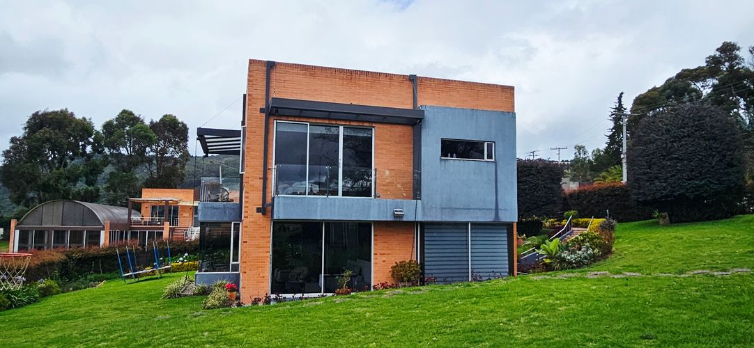 Casa de 4 alcobas en arriendo en Yerbabuena, Sopó, 260 m² · foto 2 de 24