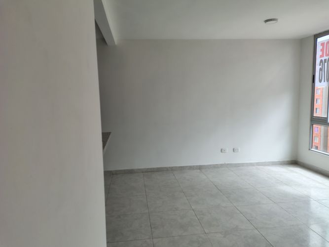 Apartamento de 3 alcobas en venta en Conjunto Residencial Provenzal, Madrid, 63 m² · foto 2 de 24