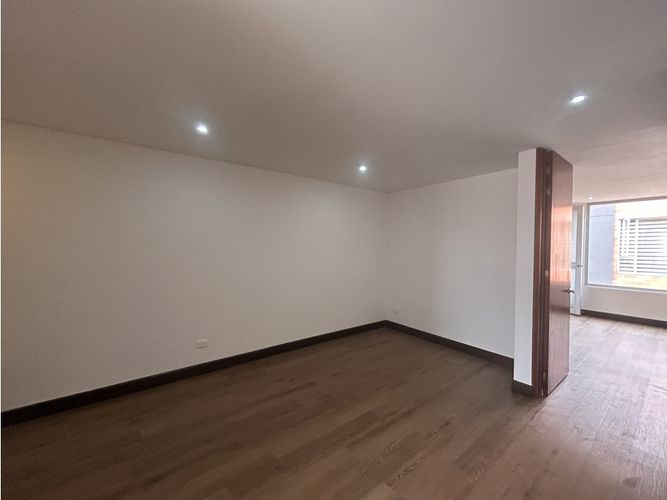 Casa de 3 alcobas en venta en Cota, 185 m² · foto 2 de 23
