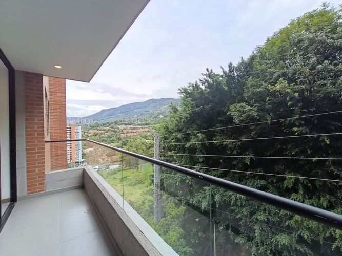 Apartamento de 2 alcobas en arriendo en Loma Del Escobero, Envigado, 88 m² · foto 2 de 20