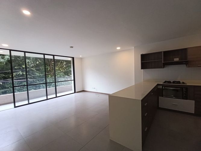 Apartamento de 2 alcobas en arriendo en Loma Del Escobero, Envigado, 88 m² · foto 3 de 20