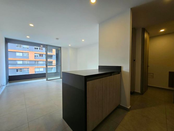 Apartamento de 2 alcobas en arriendo en El Poblado, Medellín, 80 m² · foto 2 de 14