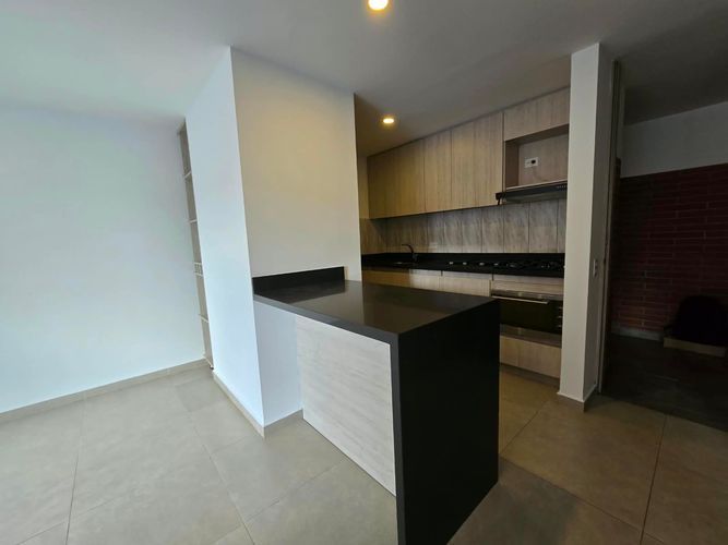 Apartamento de 2 alcobas en arriendo en El Poblado, Medellín, 80 m² · foto 3 de 14
