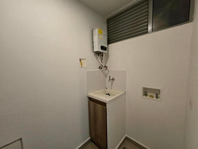 Apartamento de 2 alcobas en arriendo en El Poblado, Medellín, 80 m² · foto 4 de 14
