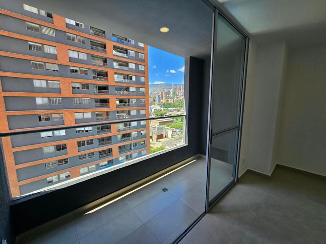 Apartamento de 2 alcobas en arriendo en El Poblado, Medellín, 80 m² · foto 12 de 14