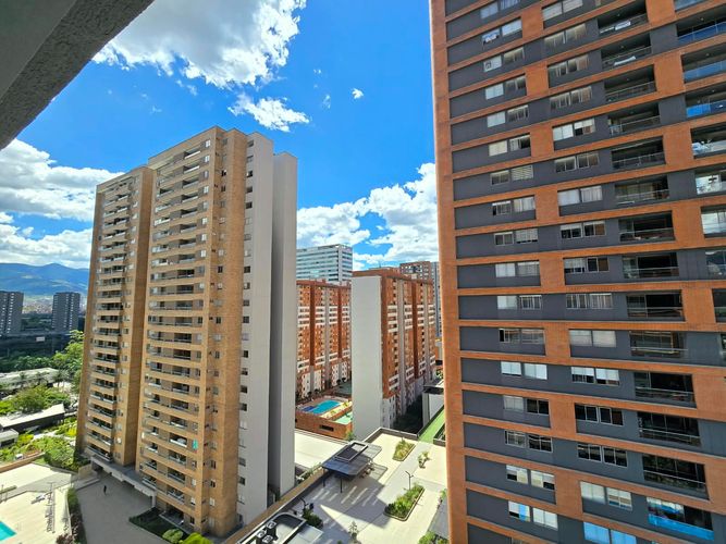 Apartamento de 2 alcobas en arriendo en El Poblado, Medellín, 80 m² · foto 13 de 14