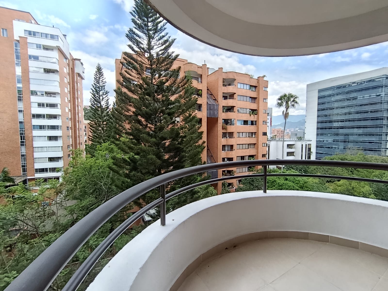 Apartamento en arriendo en El Poblado, Medellín · foto 3 de 20