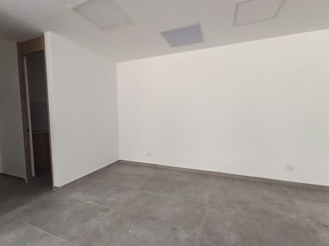 Oficina en arriendo en El Poblado, Medellín, 83 m² · foto 2 de 8