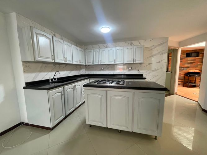 Apartamento de 4 alcobas en arriendo en Belén, Medellín, 140 m² · foto 11 de 17