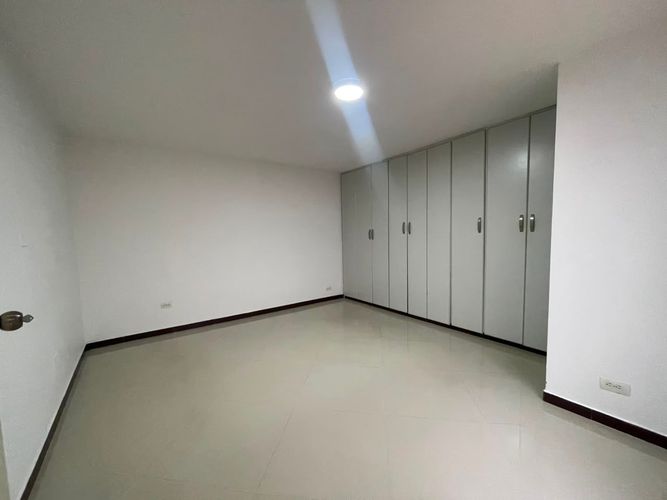 Apartamento de 4 alcobas en arriendo en Belén, Medellín, 140 m² · foto 15 de 17