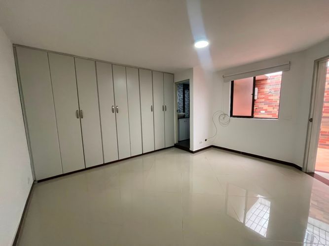 Apartamento de 4 alcobas en arriendo en Belén, Medellín, 140 m² · foto 16 de 17