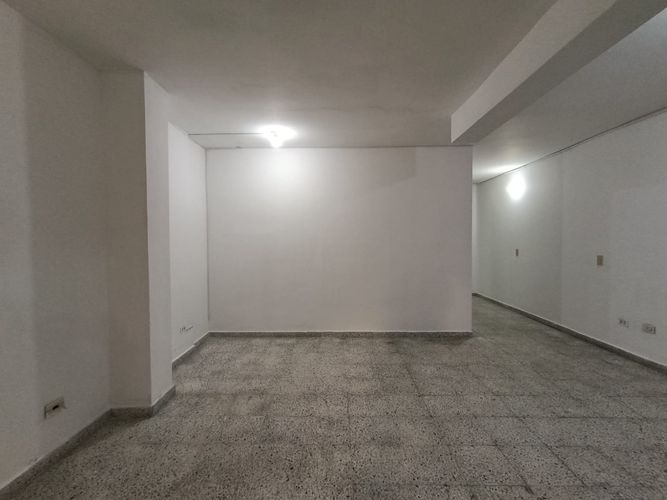 Local en arriendo en Laureles, Medellín, 70 m² · foto 2 de 13