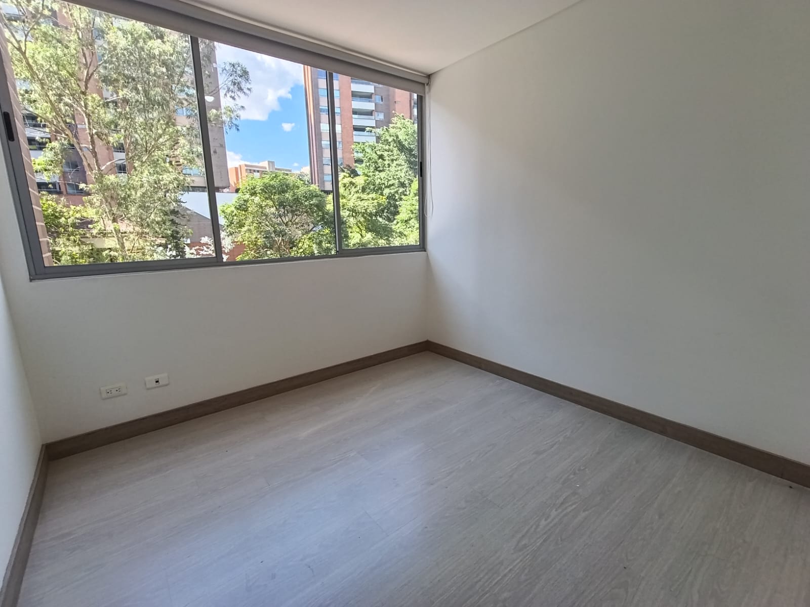 Apartamento en arriendo en Loma Del Esmeraldal, Envigado · foto 7 de 11