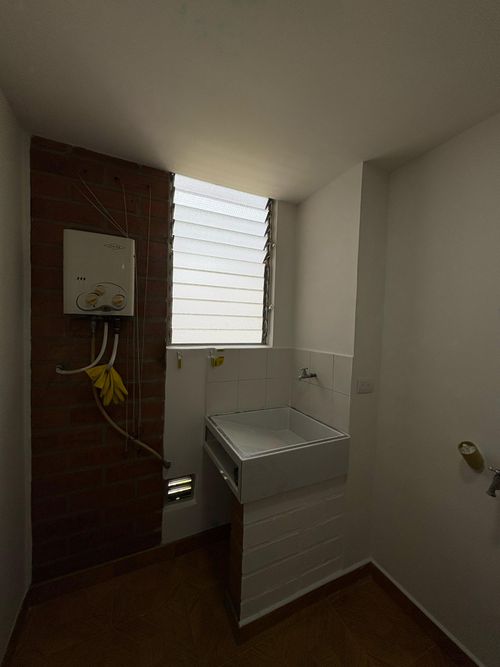 Apartamento de 2 alcobas en arriendo en Loma Del Indio, Medellín, 70 m² · foto 15 de 18