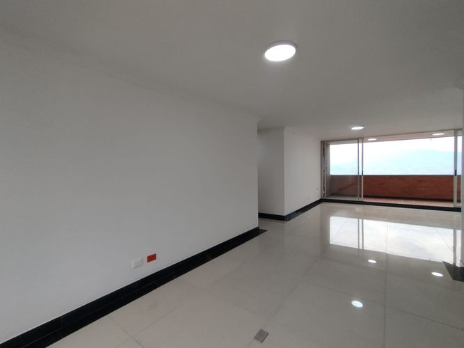 Apartamento de 3 alcobas en arriendo en El Poblado, Medellín, 163 m² · foto 3 de 20