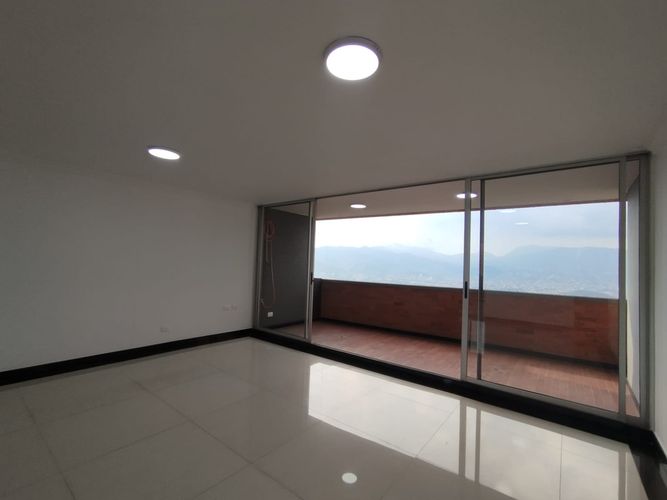 Apartamento de 3 alcobas en arriendo en El Poblado, Medellín, 163 m² · foto 4 de 20