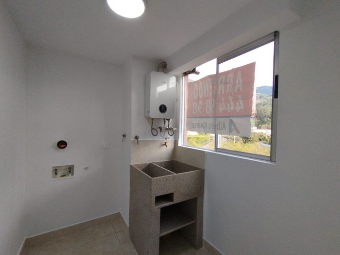 Apartamento de 3 alcobas en arriendo en El Poblado, Medellín, 163 m² · foto 10 de 20