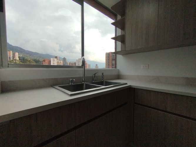 Apartamento de 3 alcobas en arriendo en El Poblado, Medellín, 163 m² · foto 13 de 20