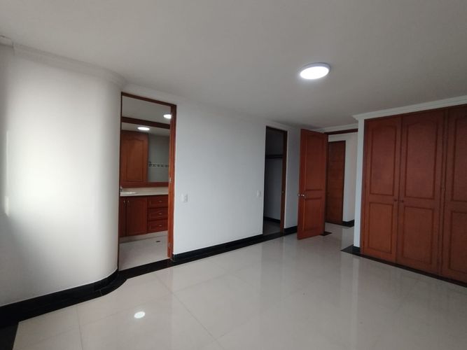 Apartamento de 3 alcobas en arriendo en El Poblado, Medellín, 163 m² · foto 18 de 20