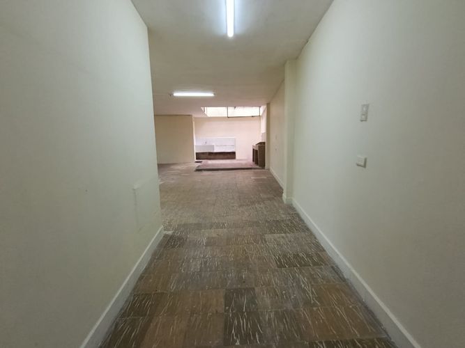 Bodega en arriendo en La América, Medellín, 330 m² · foto 2 de 16