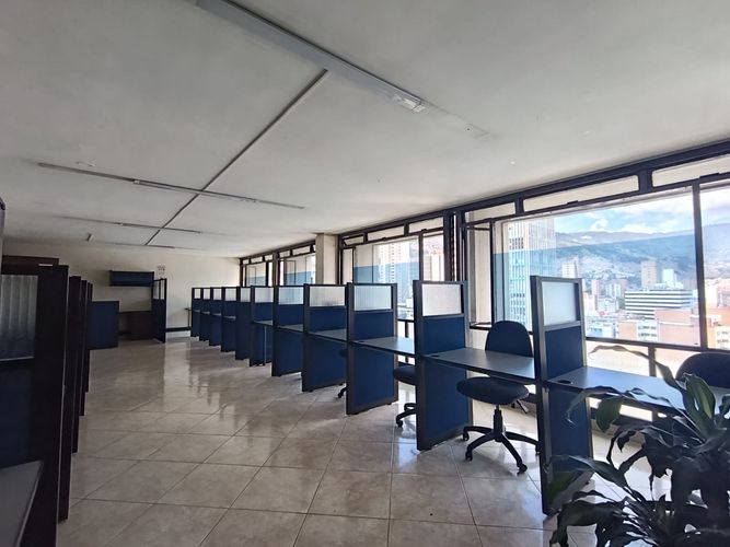Oficina en arriendo en La Candelaria, Medellín, 112 m² · foto 3 de 10