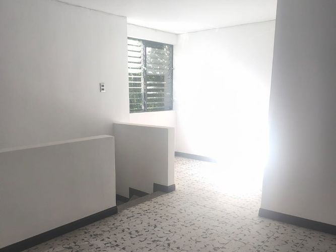 Bodega en arriendo en Camino Verde, Envigado, 220 m² · foto 5 de 9