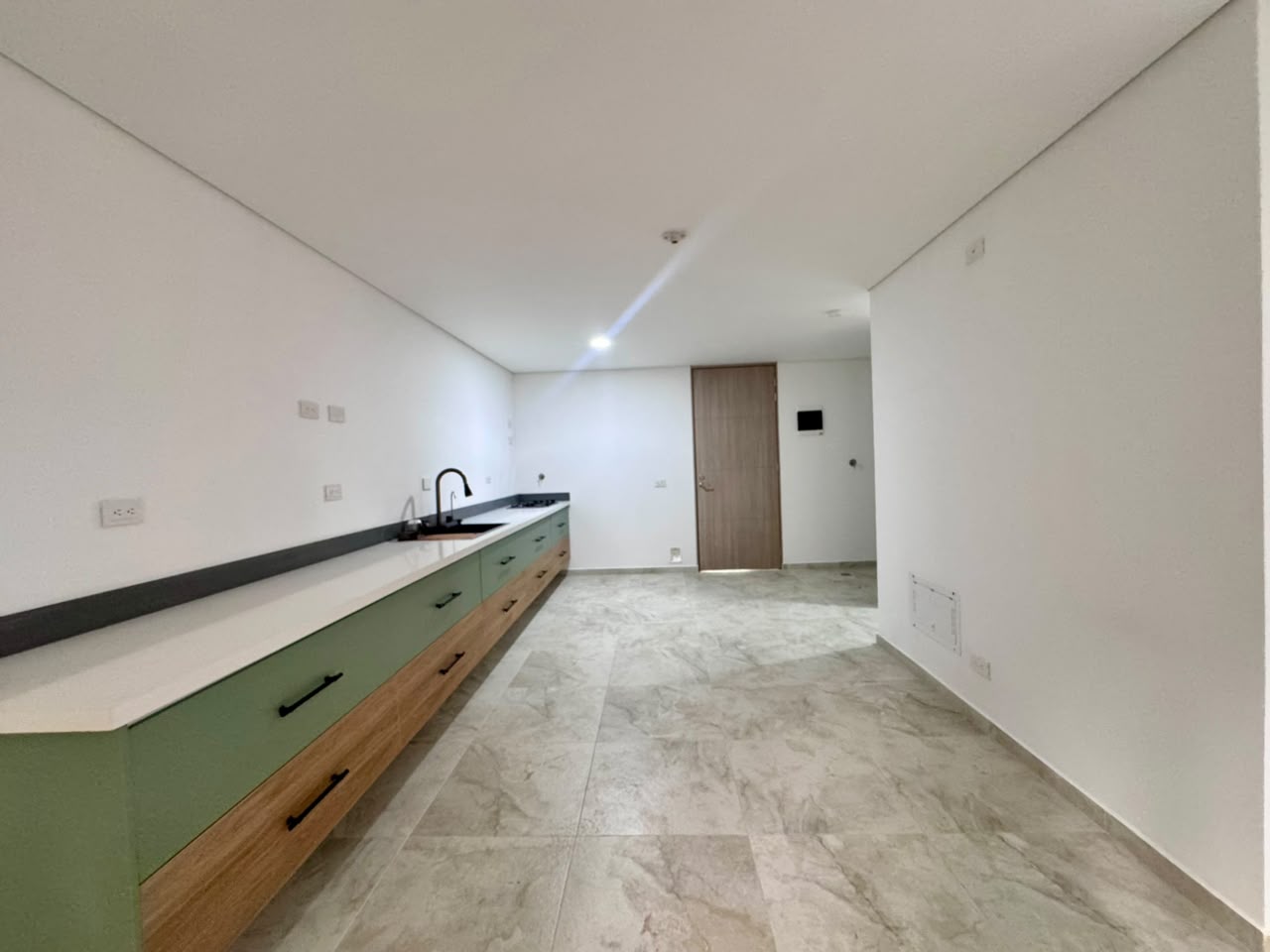 Apartaestudio en arriendo en Señorial, Envigado · foto 2 de 17