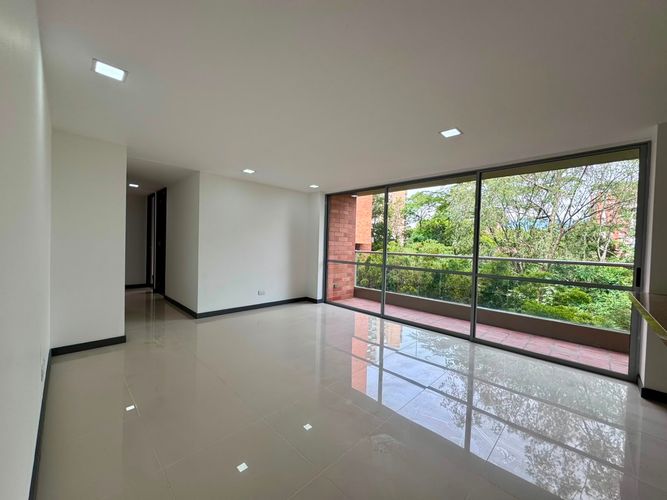 Apartamento de 3 alcobas en arriendo en Loma Del Esmeraldal, Envigado, 90 m² · foto 2 de 18
