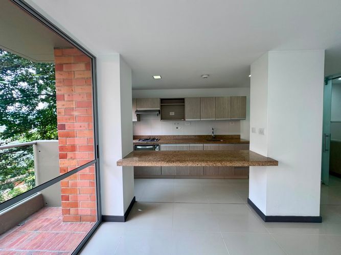 Apartamento de 3 alcobas en arriendo en Loma Del Esmeraldal, Envigado, 90 m² · foto 3 de 18