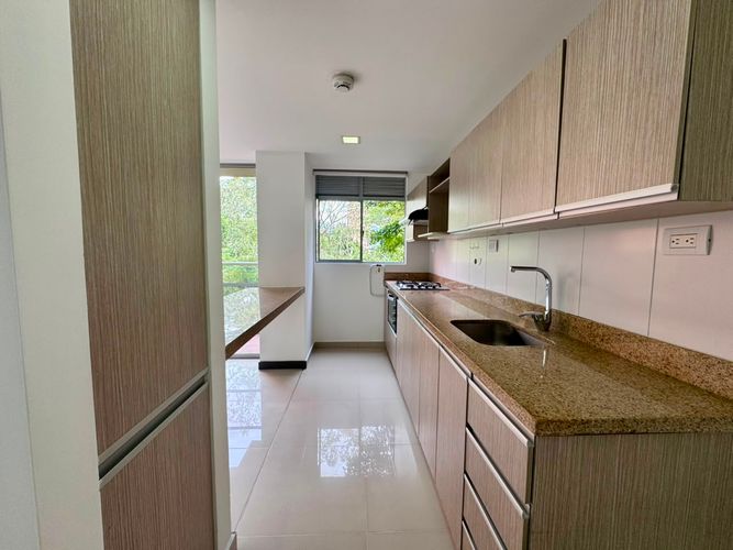 Apartamento de 3 alcobas en arriendo en Loma Del Esmeraldal, Envigado, 90 m² · foto 4 de 18