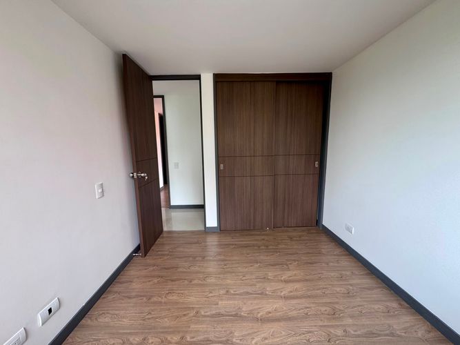 Apartamento de 3 alcobas en arriendo en Loma Del Esmeraldal, Envigado, 90 m² · foto 8 de 18