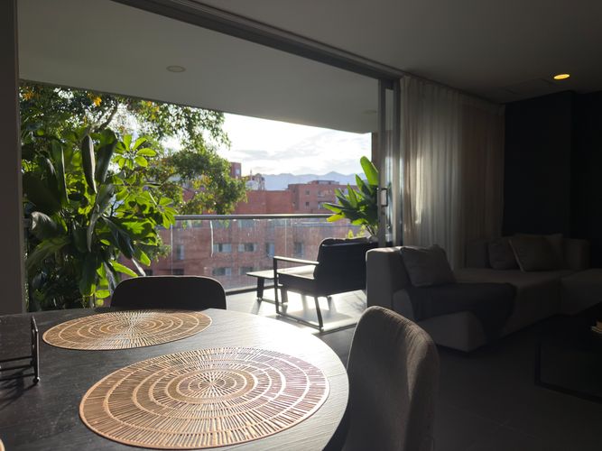 Apartamento de 3 alcobas en venta en Castropol, Medellín, 128 m² · foto 2 de 18